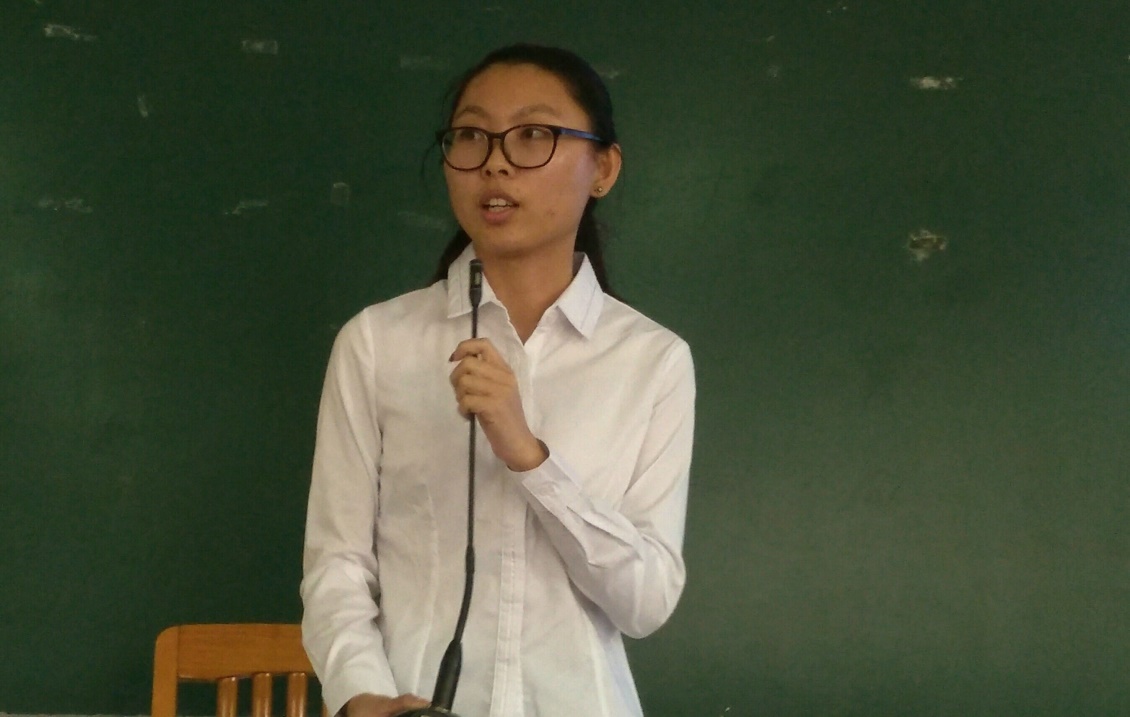 员工党员代表何文静发言 员工党员代表何文静发言